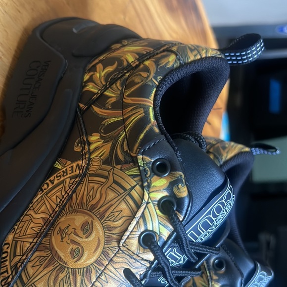 Versace - Picture 6 of 12